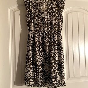 Womens Old Navy Black/ off white slight butterfly sleeve dress, size S